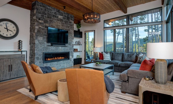 Big Sky Cabin | Big Sky Vacation Rentals: Silvertip 6 Rolling Ridge