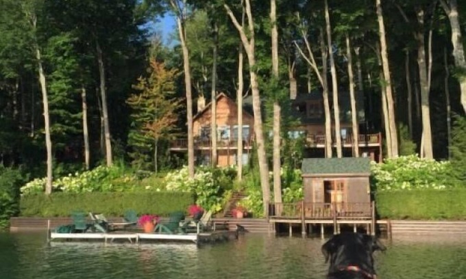 Mancelona House | Big Twin Lake Lakefront Lodge