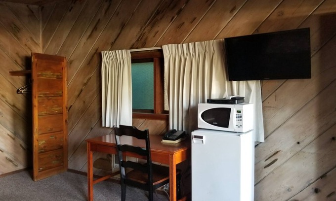 Willow Creek Hotel | Bigfoot Motel