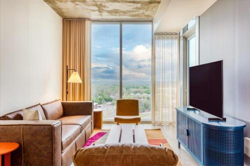 Rainey Street Historic District House | Billy by AvantStay Brand New Condo in Austin w Amazing Amenities