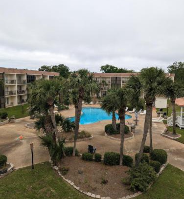 Biloxi Apartment | Biloxi Beach Condo-B