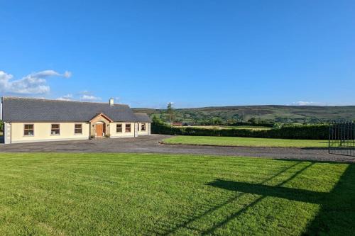 Castlederg House | Bin Mountain Self Catering
