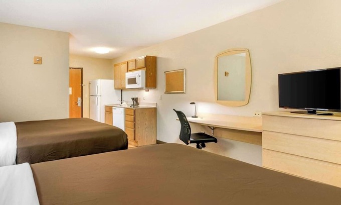 South Bend Hotel | Birch Hill Suites South Bend