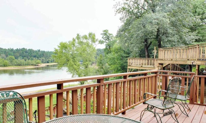 Lake Delton Cottage | Bird House on Wisconsin River