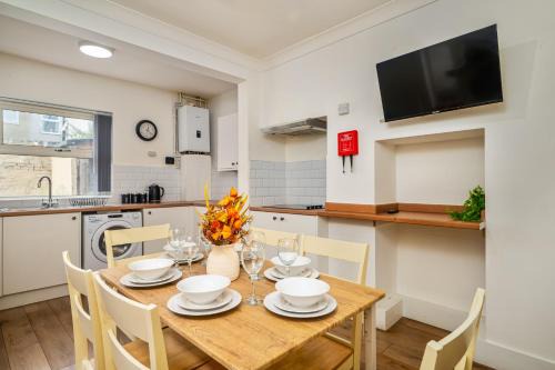 Birkenhead House | Birkenhead Haven - Sleeps 14 - Family and Group Stay