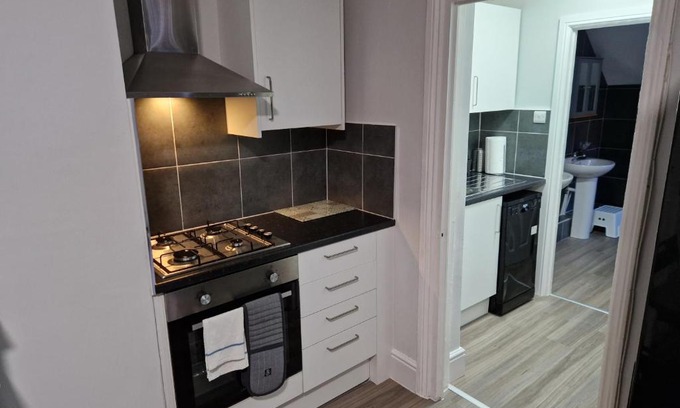 Birtley Apartment | Birtley's Amethyst, 3 bedroom Apt ,sleeps 6 Guest