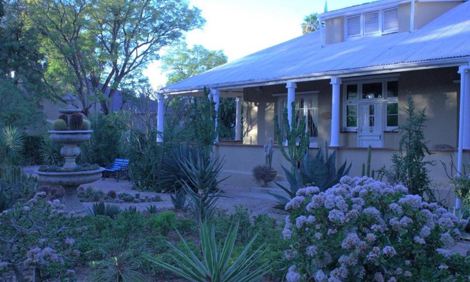 Oudtshoorn House | Bisibee Guest House