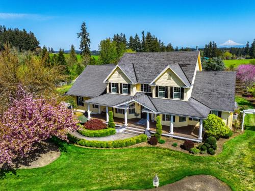 Oregon City House | Bison Ridge Retreat - Spacious and in Nature