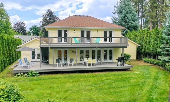 Post Falls House | Black Bay Getaway Private Bay Access