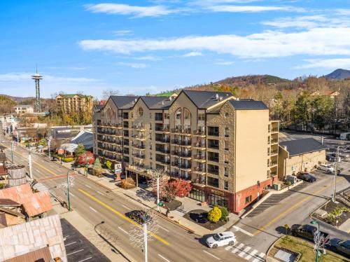Gatlinburg Hotel | Black Bear Inn & Suites