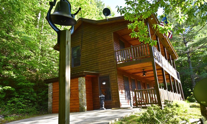 Hiawassee House | Black Bell Cabin - Fireplace - Mountain Top View - High Speed Internet