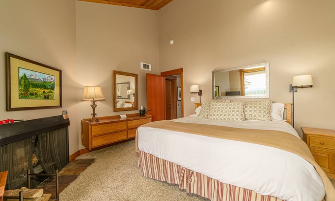 Black Butte Ranch Apartment | Black Butte Ranch Lodge Room 020