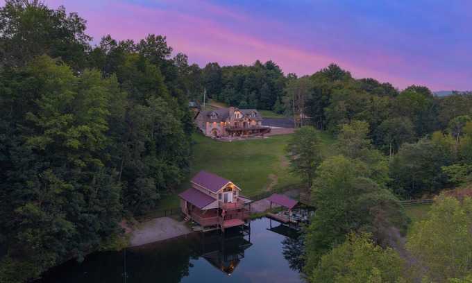 Helfenstein House | Black Diamond Retreat | Lakefront w/Dock + Game Room!