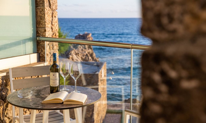 Agios Gordios House | Black Rocks Family, Luxury Seafront Beach Maisonette