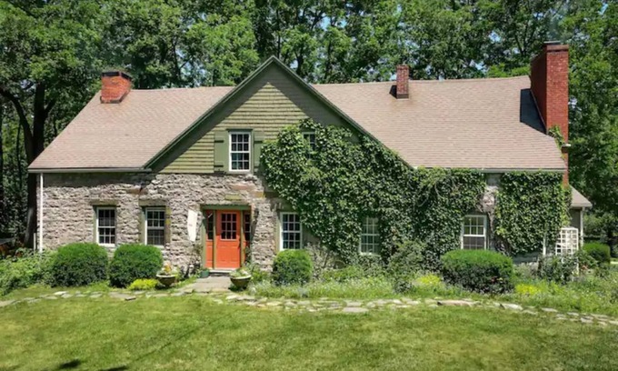 Mount Marion House | Black Walnut Farm: 1700s Farmhouse on 34 acres, Antique Lover's Dream