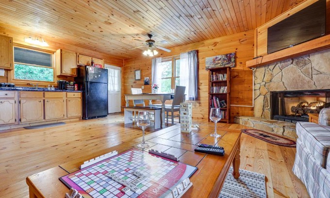 Blairsville House | Blairsville Cabin with Fire Pit and Grill!