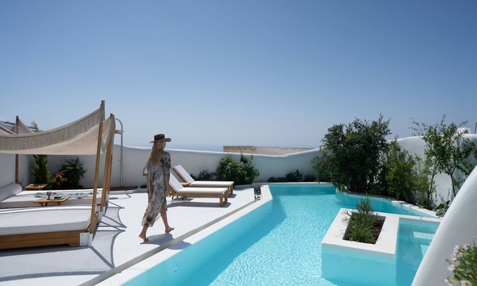 Pyrgos Apartment | Bliss Mansion