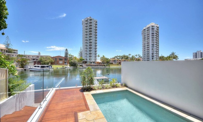 Surfers Paradise Villa | Bliss On Paradise Island