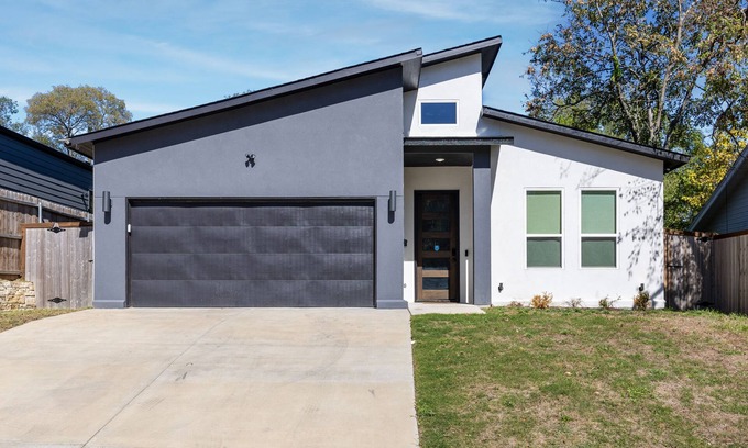 Cedar Crest House | Blissful Bungalow - 4 Miles to Downtown - Updated!