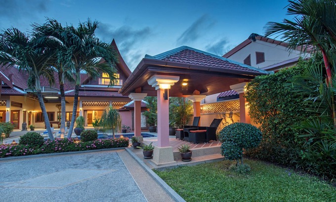 Ban Saiyuan Villa | Blissful Villa Felicity with Ample Space