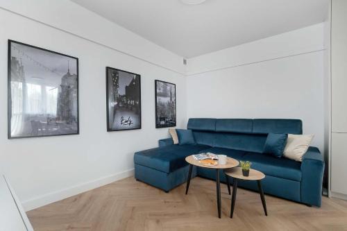 Baluty Apartment | Blue and White Apartment in Łódź with Furnished Balcony by Noclegi Renters