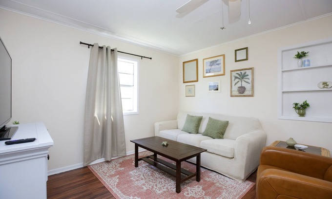 Gulf Breeze Cottage | Blue Breeze Cottage: Pet-Friendly, Park Your RV!
