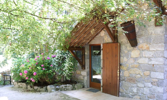 Casteljau House | Blue Cottage in Casteljau