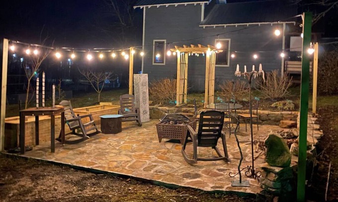 Mentone Cottage | Blue Crest Cottage-steps to downtown Mentone