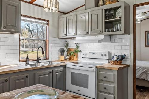 Uncertain House | Blue Heron Lakefront, Caddo Late