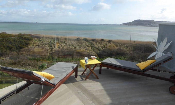 Wyke Regis House | Blue Horizons with uninterrupted Panoramic sea views 2 mins walk from beach