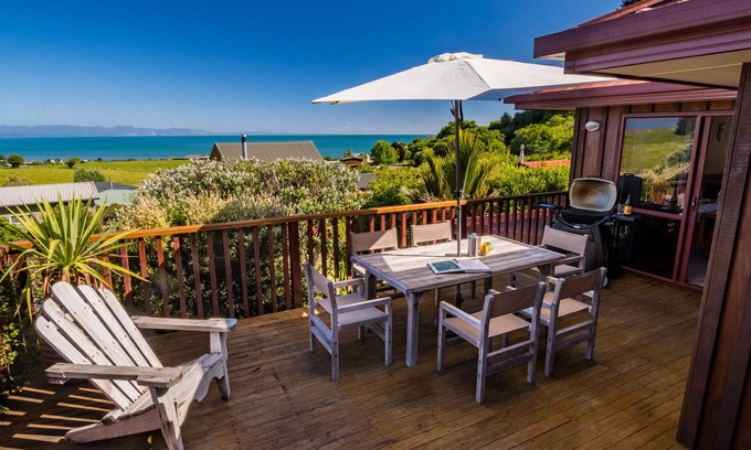 Pohara House | Blue Views - Pohara Holiday Home