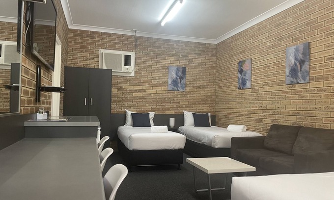 East Toowoomba Hotel | Blue Violet Motor Inn