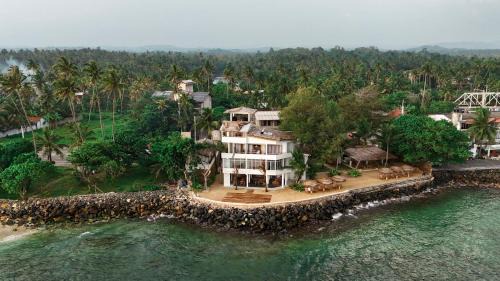 Midigama Hotel | Blue Waves Surf House - Beach Hotel