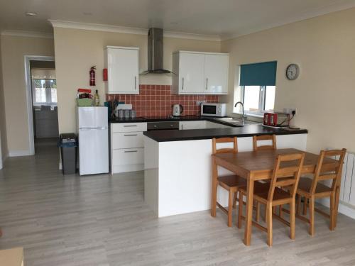 Pendine Apartment | Bluebird 2-Bed Apt Sleeps 4 in Carmarthenshire
