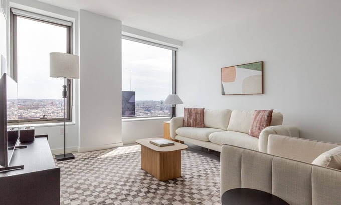 Greenpoint Apartment | Blueground | Greenpoint, pool & w/d, nr park