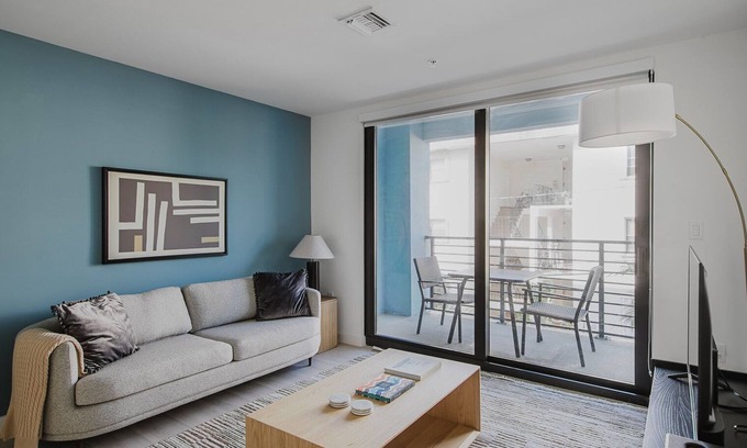 Little Ranches Apartment | Blueground | Hollywood, pool & w/d, nr beach