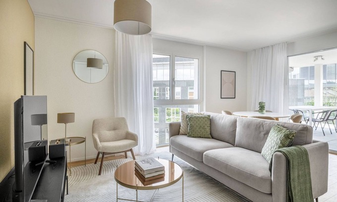 Kloten Apartment | Blueground | Kloten, private w/d, 5 min to market