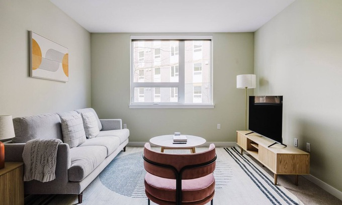 Newcastle Apartment | Blueground | Newcastle, elevator, near Golf Club
