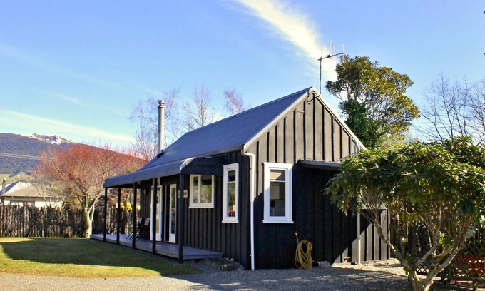 Turangi Cottage | Bluehaven Cottage - Turangi Holiday Home