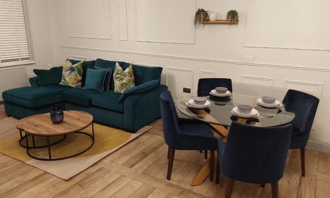 Yeadon Apartment | Bluenfield