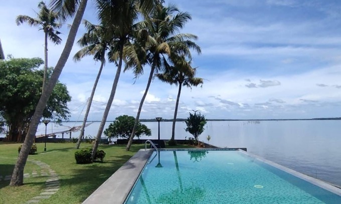 Kumbalam Villa | BLUSALZ MANOR Waters Edge Kochi