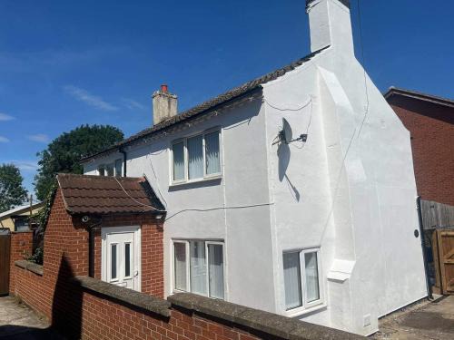 Blyton House | Blyton 2-Bed Cottage Parking 30m to Lincoln