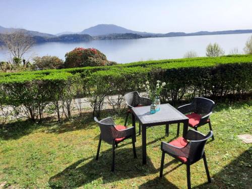 Belgirate Apartment | BMP APARTMENT GIOIOSA 2 giardino vista Lago Maggiore