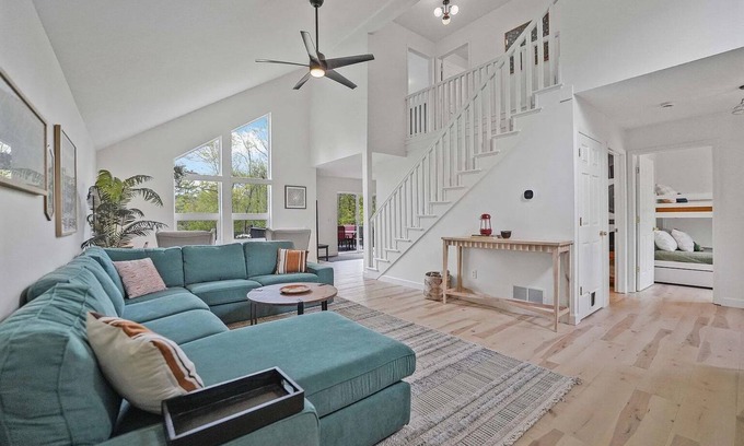 Mayfield House | π
Boardman Lakeview Retreat close to Downtown TC β 800