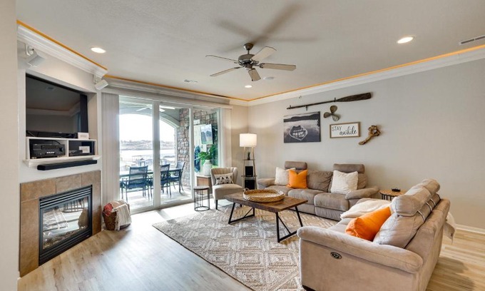 Osage Beach Apartment | Boat Slip and Pool Access Osage Beach Retreat