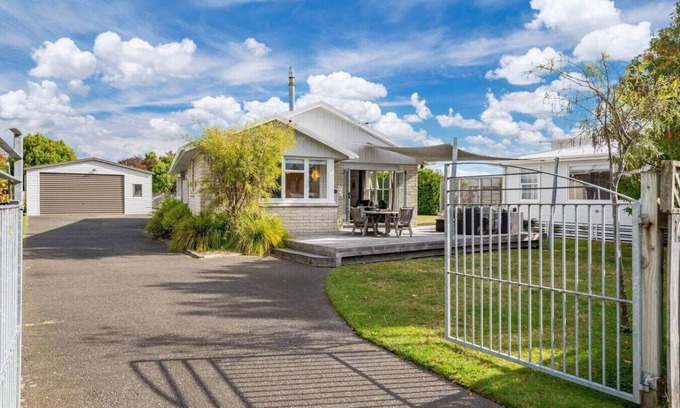Rainbow Point House | Boats and Brews with Wi-Fi