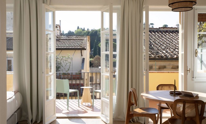 Oltrarno Apartment | Bob W Ponte Vecchio