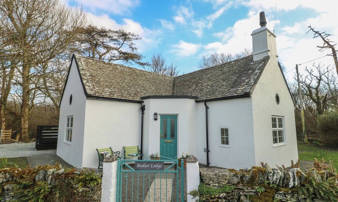 Rhoscolyn Cottage | BODIOR LODGE, pet friendly, character holiday cottage in Rhoscolyn