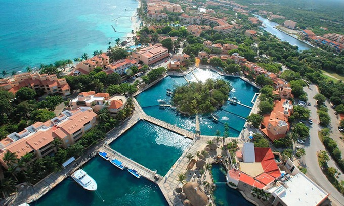 Puerto Aventuras Apartment | Boho Dolphinarium view