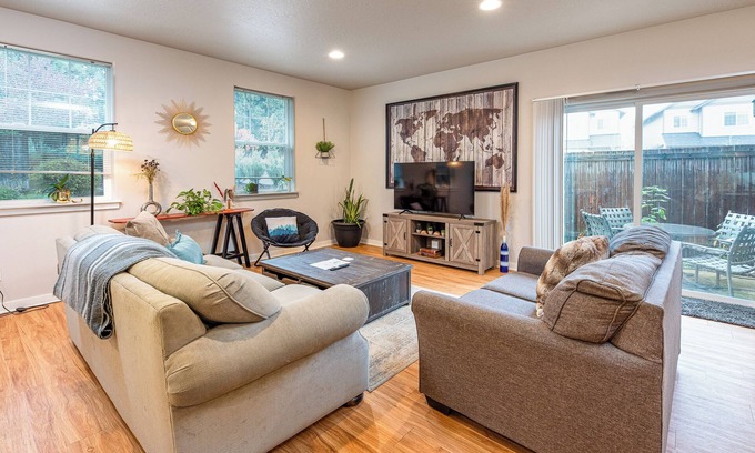 Corvallis House | Boho Vibes- family townhouse w/gourmet kitchen